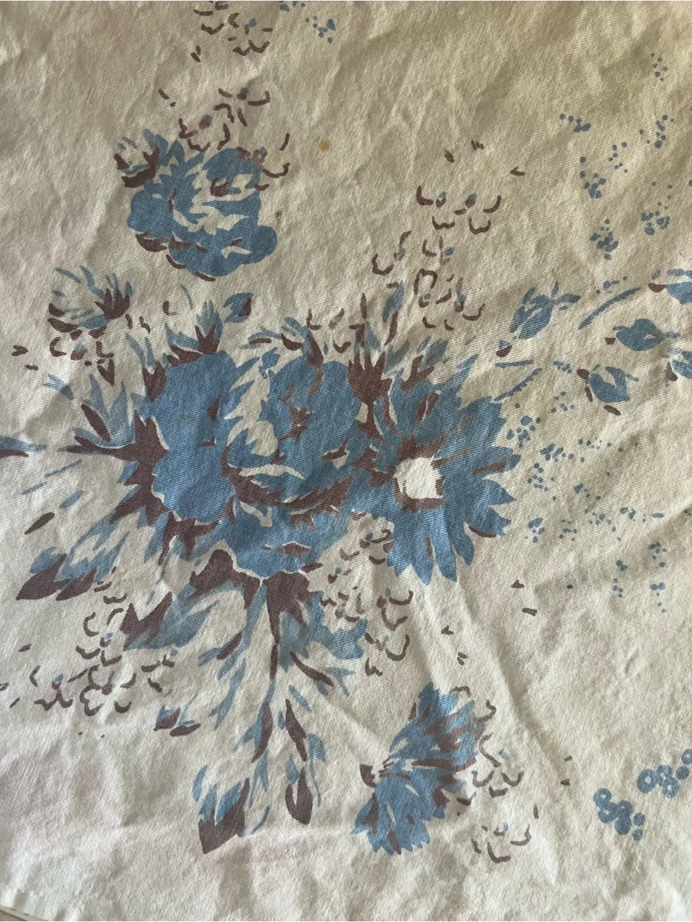 Vintage Cotton Tablecloth 1950s Blue Floral on Off-white 34
